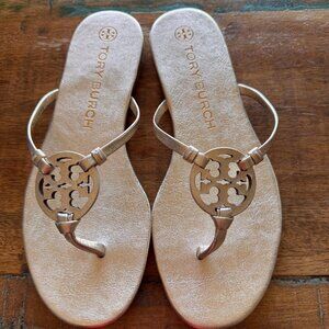 *BRAND NEW* Tory Burch Gold Metallic Flip Flops Size 8